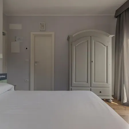 Hotiday Centro Szálloda 3*